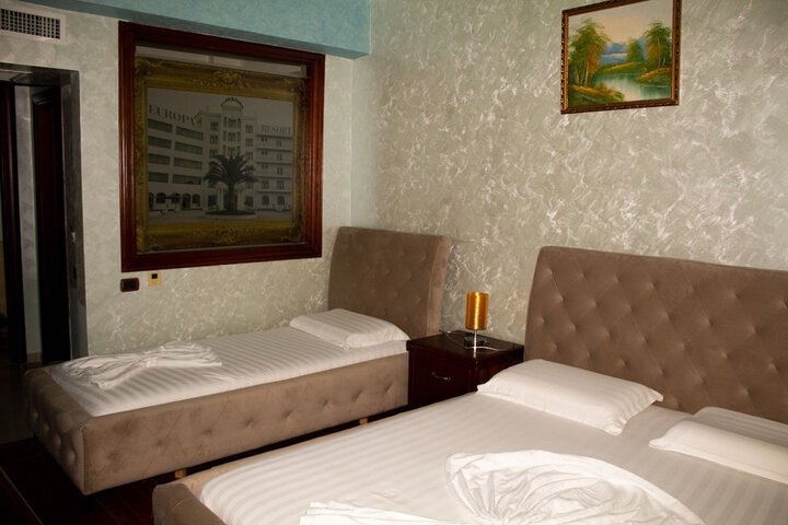 Room 9 of 17