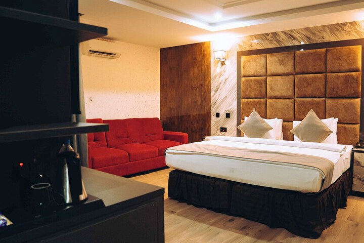 Room 74 of 98