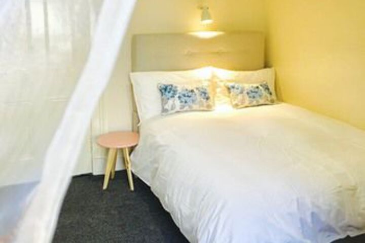 Room 7 of 10