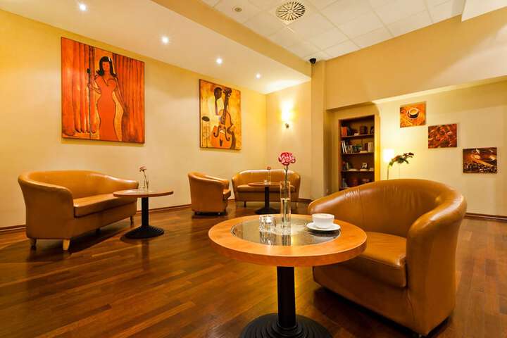Entrance & Lobby