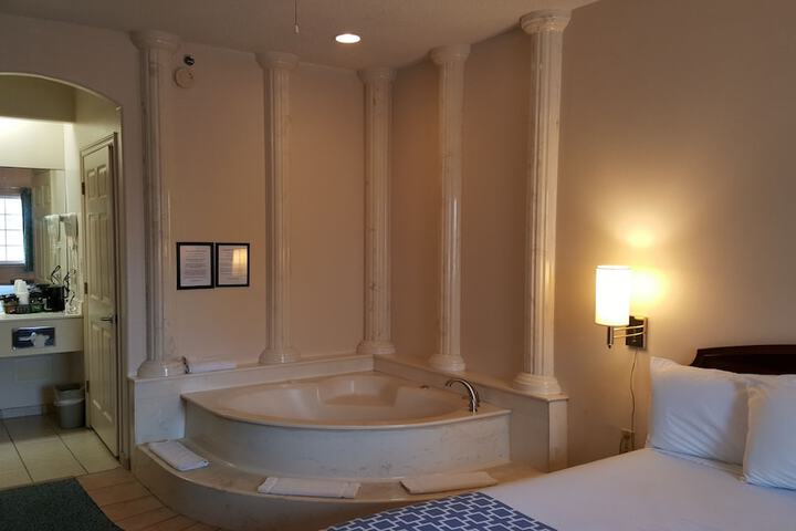 Hot Tub 16 of 27