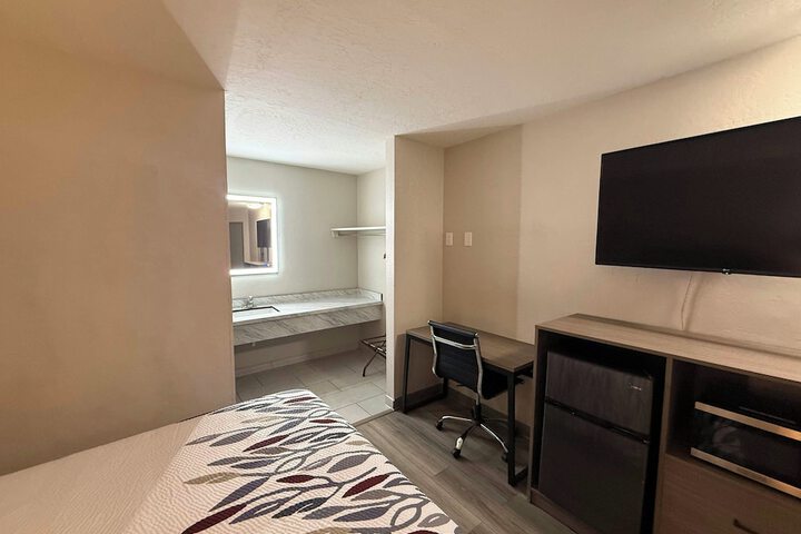 Room 13 of 26