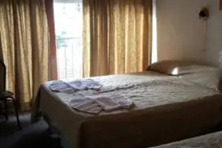 Room 7 of 13