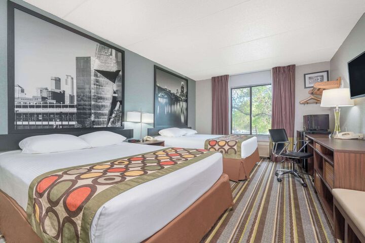 1 Queen Bed (8 of 14)