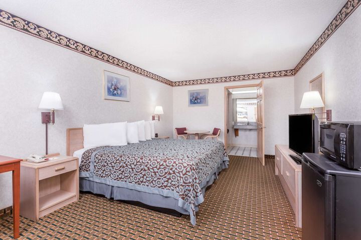 1 King Bed (1 of 11)