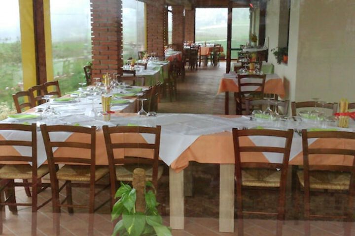 Dining 32 of 56