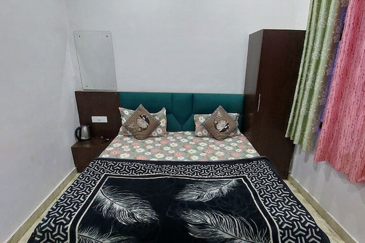 Room 12 of 25