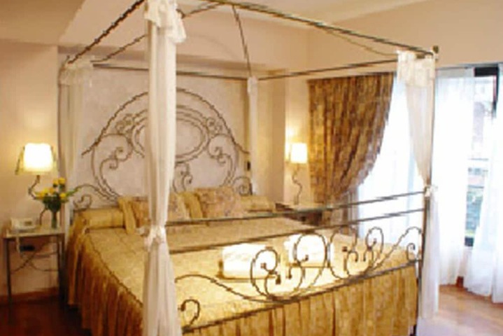 Room 10 of 21
