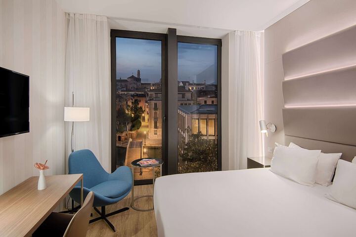 Room 4 of 34