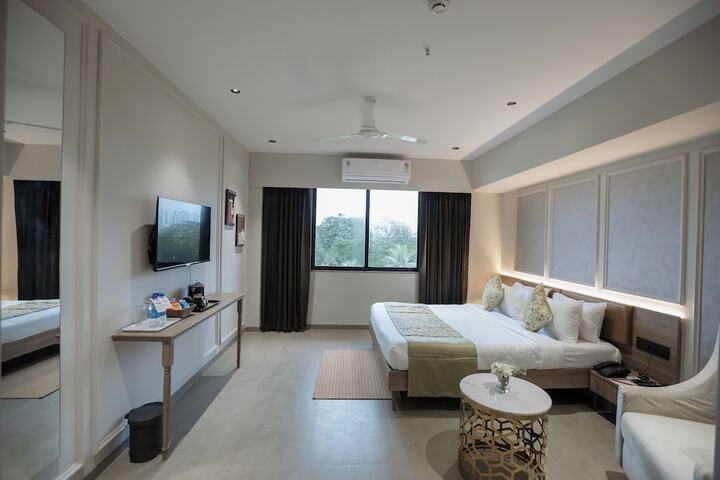 Room 8 of 34