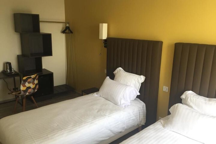 Room 52 of 61