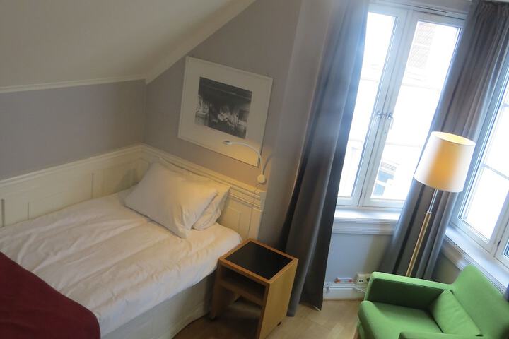 Room 9 of 62
