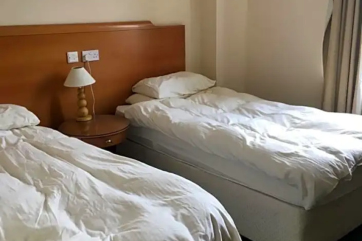Room 8 of 12