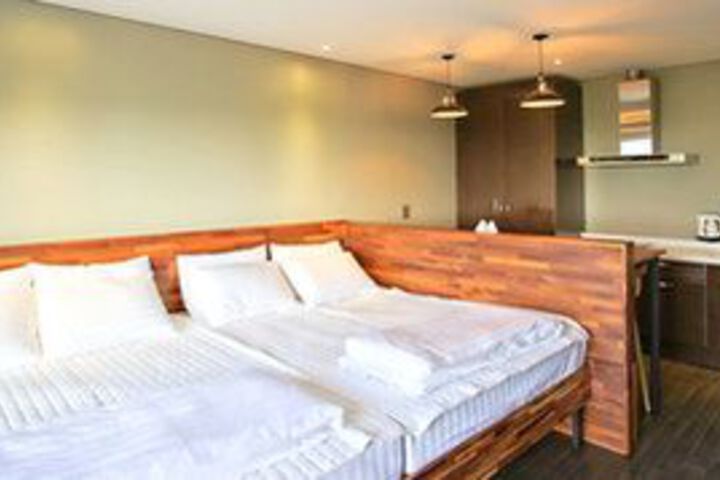Room 16 of 27