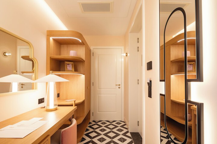 Room 13 of 62
