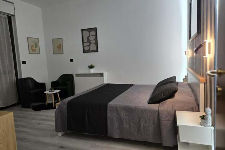 Room 11 of 29