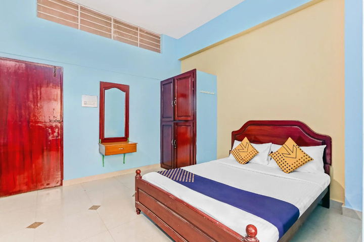 Room 4 of 11