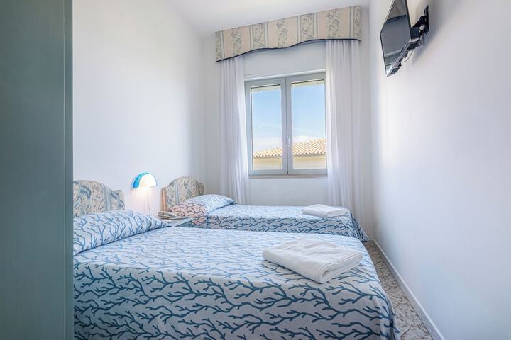 Room 35 of 108