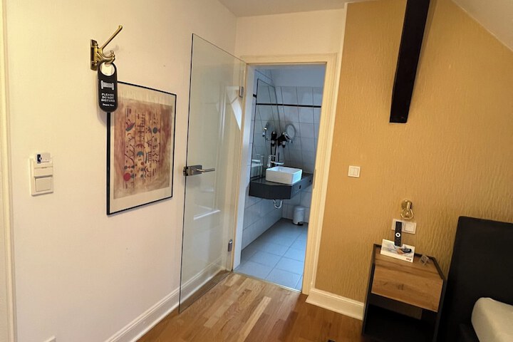 Room 7 of 13