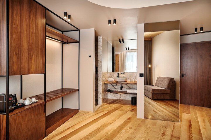Room 17 of 52