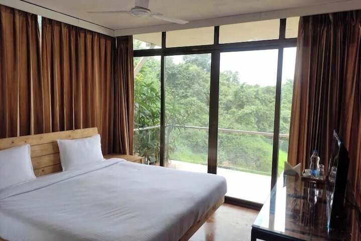 Room 27 of 50
