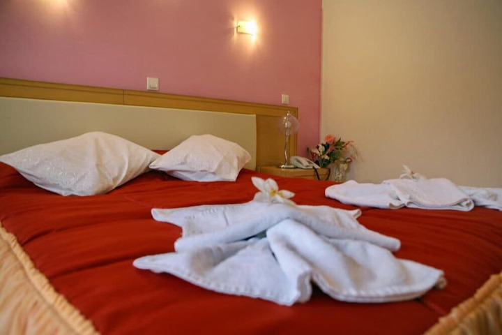 Room 7 of 33