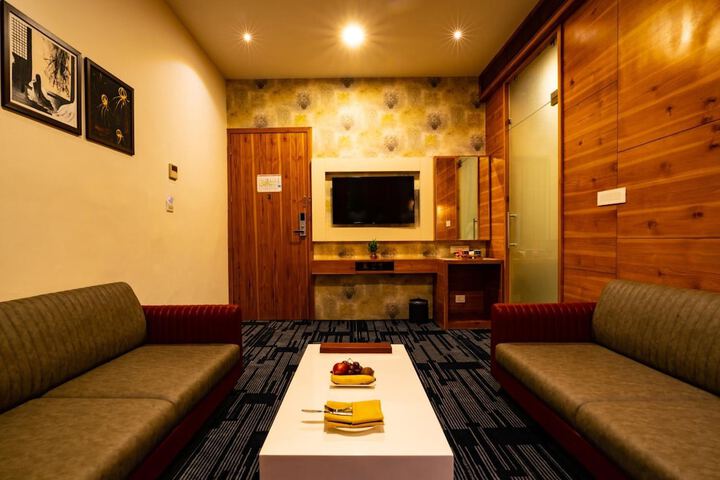 Room 28 of 48