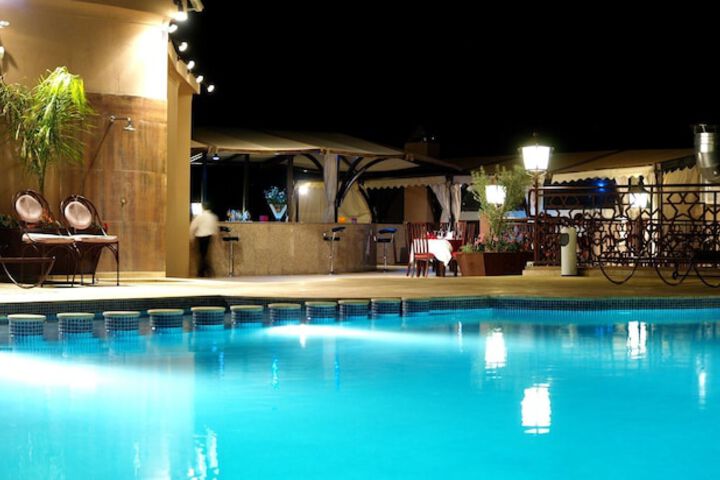 Hotel with Pool
