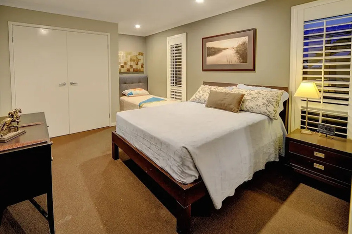Room 5 of 28