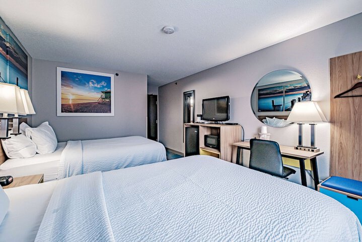 2 Double Beds (8 of 14)