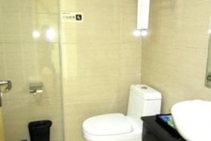 Room 7 of 34