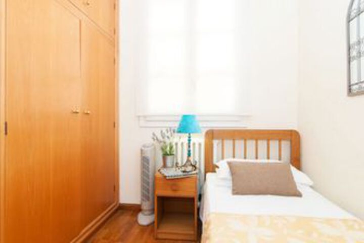Room 32 of 74