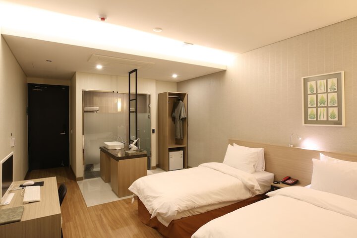 Room 3 of 14