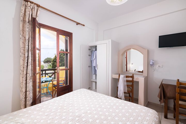 Room 4 of 76