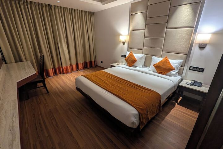 Room 10 of 15
