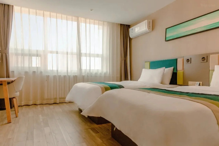Room 2 of 17