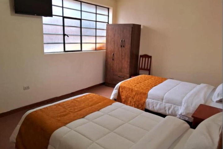 Room 6 of 11