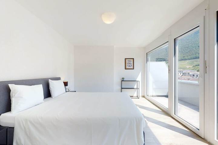 Room 2 of 182