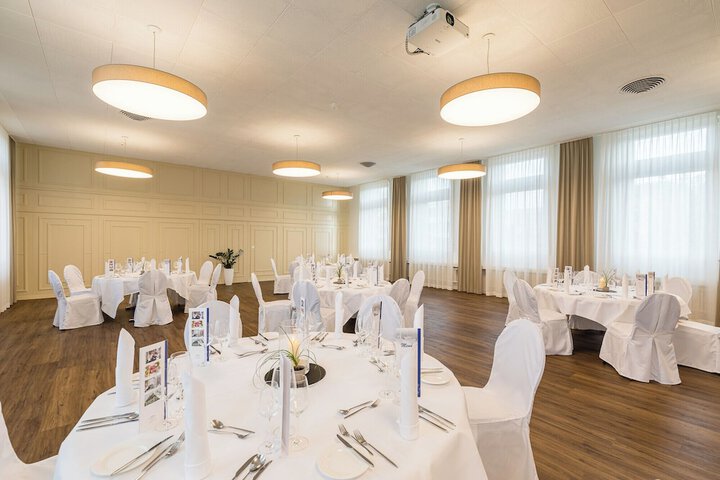 Ballroom/Hall 24 of 29