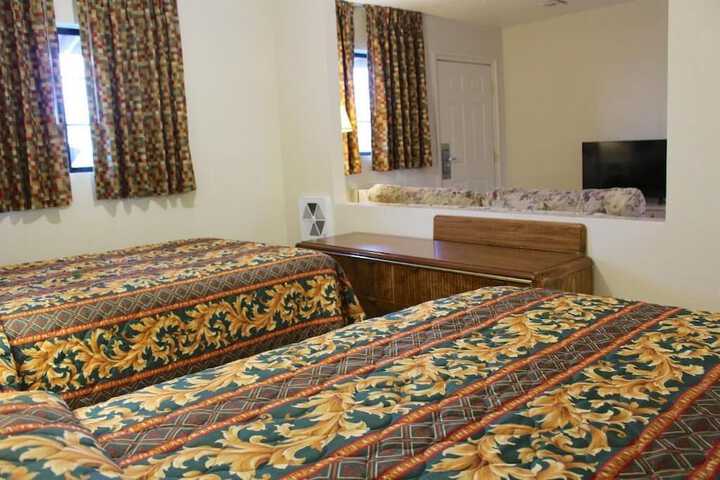 Room 13 of 33