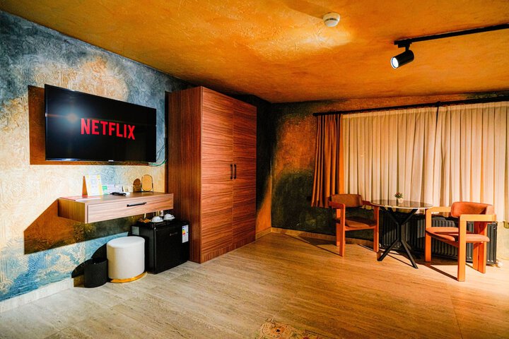 Room 51 of 244
