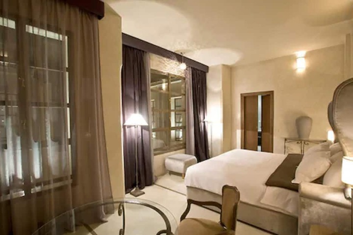 Room 7 of 48