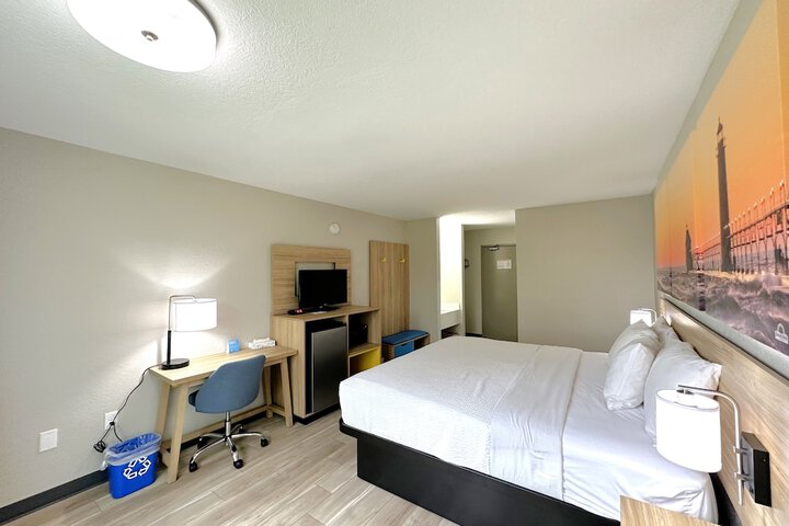 1 King Bed (7 of 17)