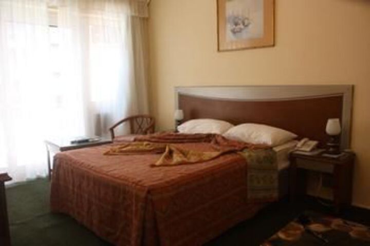 Room 13 of 25