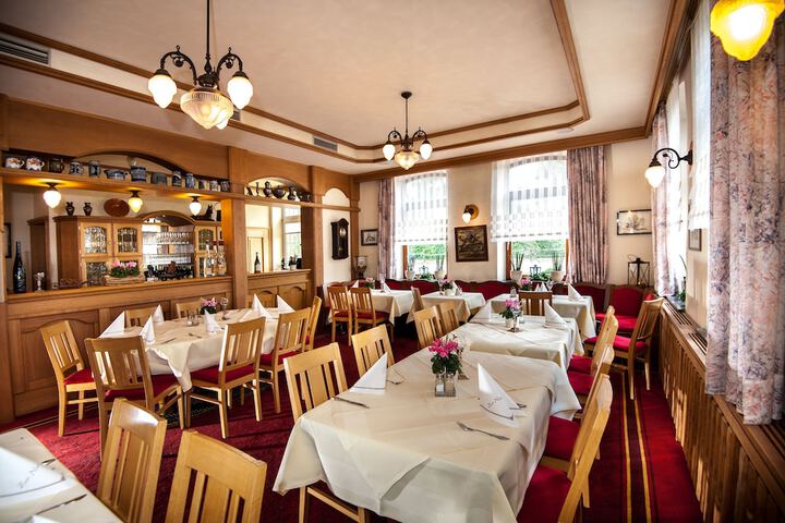 Dining 6 of 10
