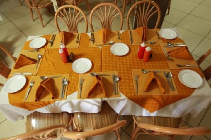 Dining 17 of 24