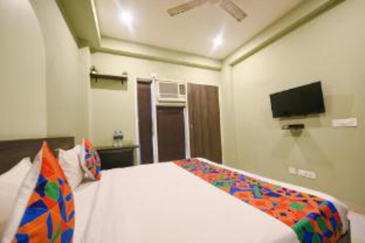 Room 9 of 32