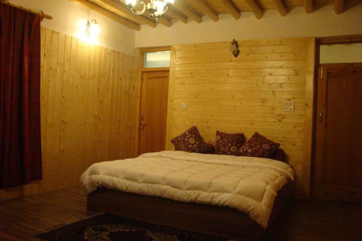 Room 4 of 43