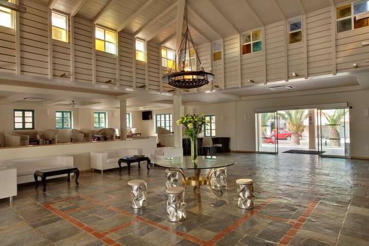 Entrance & Lobby