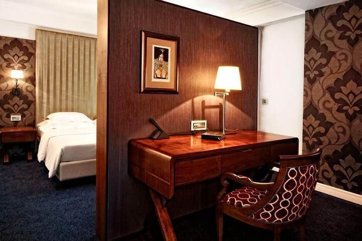 Room 21 of 61